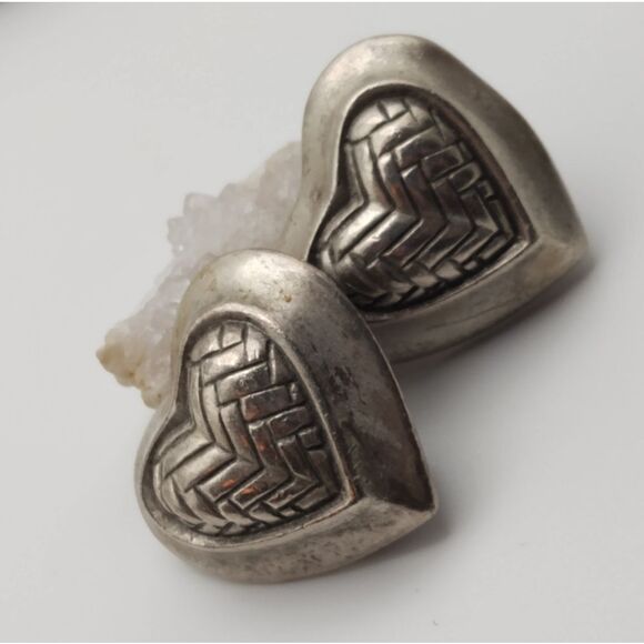 Gorgeous silver carved earrings clip on - Picture 1 of 3